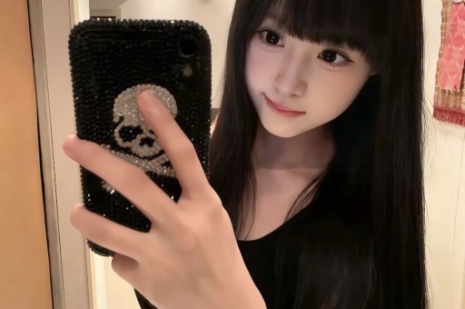 明星“塌房”事件背后的深意：你真的了解他们吗？